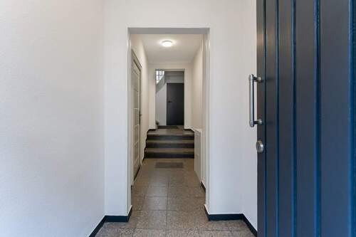 Eingang Treppenhaus - 1 Zimmer Mehrfamilienhaus, Wohnhaus in Euskirchen