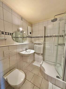 1. OG Bad mit Dusche - 
