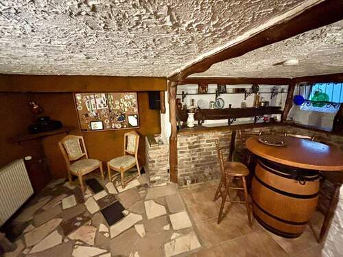 Keller Bar mit Heizung + Ausgang zum Garten - 