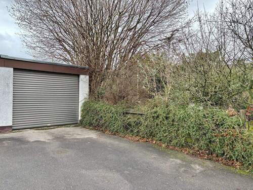 Einzelgarage mit elektrischenm Tor - 