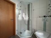 ... mit bodentiefer Dusche - 