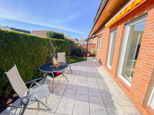 Sonnige Terrasse mit Garten - Familienfreundliches Zuhause mit Terrasse in ruhiger Lage