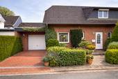 Schönes Haus mit blühendem Garten(1) - 