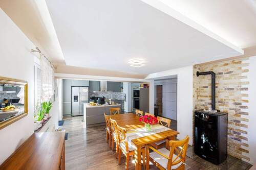 EG - Wohn-/ Essbereich - 8 Zimmer Mehrfamilienhaus, Wohnhaus zum Kaufen in Markgröningen