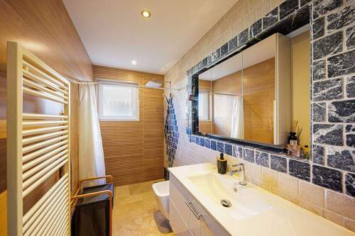 EG - Badezimmer - 8 Zimmer Mehrfamilienhaus, Wohnhaus in Markgröningen