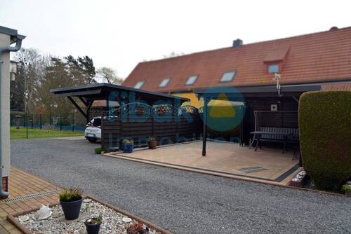 Sitzecke und Carport - 