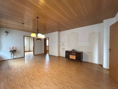 Wohn- und Esszimmer im EG - 8 Zimmer Einfamilienhaus zum Kaufen in Herzogenaurach