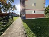 Der Weg zum Haus - 2 Zimmer Etagenwohnung zum Kaufen in Dresden
