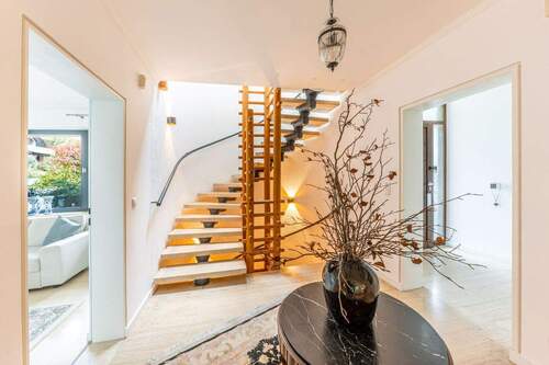 Entrée - 7 Zimmer Einfamilienhaus zum Kaufen in Dortmund