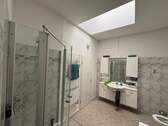 Bad mit Dusche - 