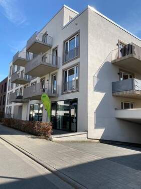 IMG_7324 - Mit Terrasse, Einbauküche und Parkettboden im Erdgeschoss