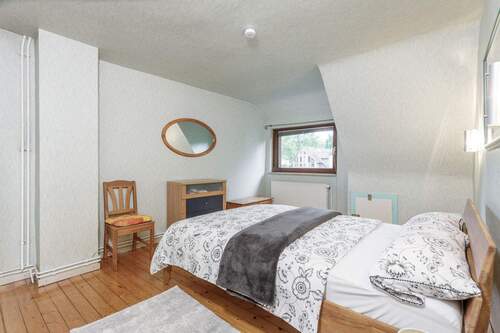 1 von 2 Schlafräumen oben.jpg - 