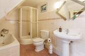 Badezimmer Dachgeschoss.jpg - 