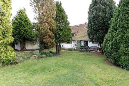 Blick auf Terrasse Garten hinten.jpg - 