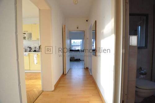 Flur Hochparterre - 7 Zimmer Einfamilienhaus in Schulzendorf