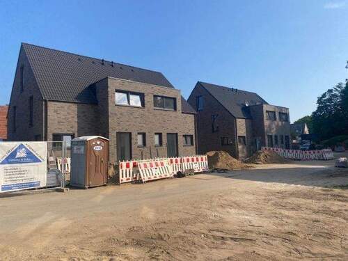 Straßenansicht (Beispiel) - 4 Zimmer Doppelhaushälfte in Hamminkeln