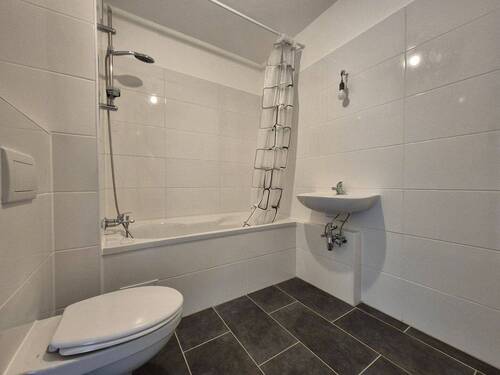 Badezimmer - Etagenwohnung mit 60,60 m&sup2; in Essen zur Miete