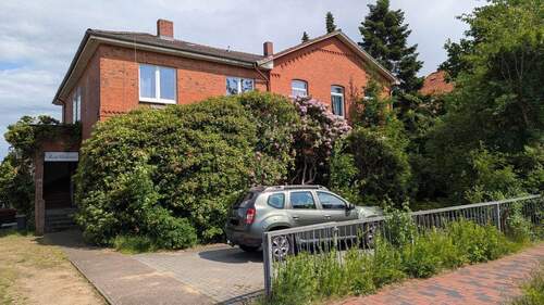 Ansicht von der Straße - 1 Zimmer Mehrfamilienhaus, Wohnhaus zum Kaufen in Schwarzenbek