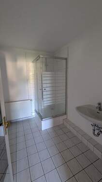 Duschbad kleine Wohnung OG - 