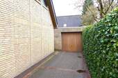 Seite Garagenzufahrt - 