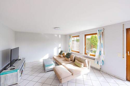 Wohnzimmer - 6 Zimmer Reihenendhaus in Sachsenheim