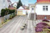 Garage_ Einfahrt - 4 Zimmer Einfamilienhaus zum Kaufen in Greifswald