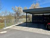 Carport und Stellplatz - 