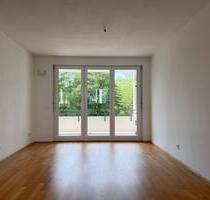 Neuwertige 2-Zimmer-Wohnung mit Balkon und Tiefgaragenstellplatz - München Sendling-Westpark