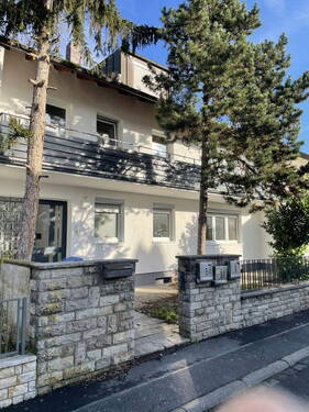 Bild 1 - Renovierte Erdgeschosswohnung mit großem Garten und Garage