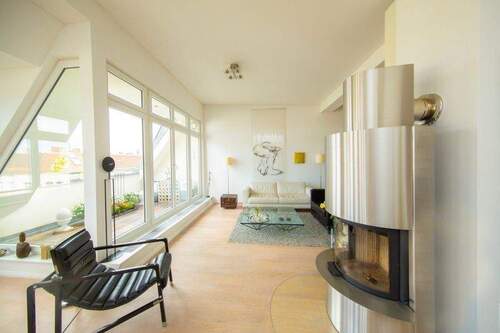 wohnen - Bezugsfreie Dachgeschoss-Whg mit Terrasse EBK Kamin u. Aufzug