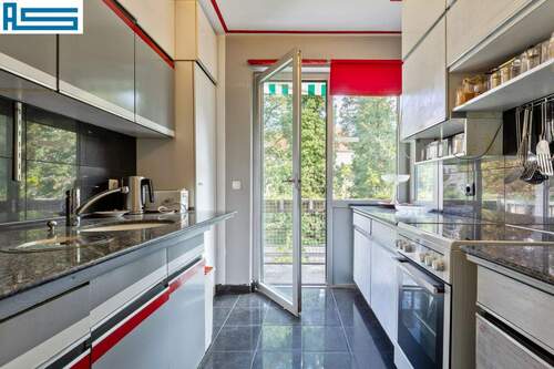 Küche mit Zugang zum Balkon - 