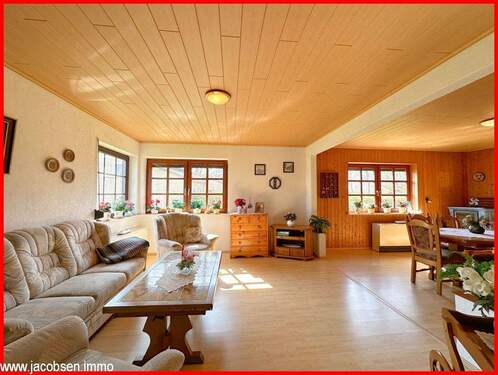 Blick vom Flur in den Wohn- und Essbereich - 