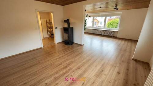 Essbereich und Wohnzimmer - (KI generiert) - 