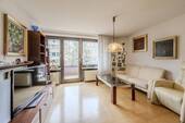 Helles Wohnzimmer - 3 Zimmer Etagenwohnung zum Kaufen in Stuttgart