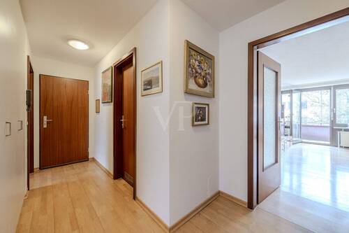 Flur - Etagenwohnung mit 69,30 m&sup2; in Stuttgart zum Kaufen