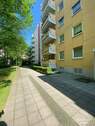 Aussenansicht - Sanierte 3-Zimmer-Wohnung mit Balkon im Plevierpark