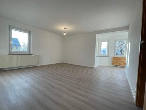 Wohnzimmer - Renovierte, helle 85qm Wohnung mit Erker und Weitblick! ••• ab 01.01 in Kahla