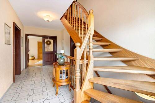 Treppenaufgang ins Obergeschoss - 