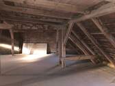 Dachboden - Altbau-Perle: DG-Ausbau bereits bewilligt
