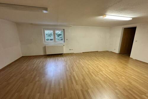 Hobbyraum im Keller mit Tageslicht - 