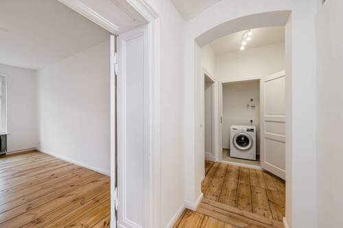 Flur mit Blick zum HWR - 