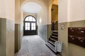 Hauseingang - 6 Zimmer Etagenwohnung zum Kaufen in Berlin