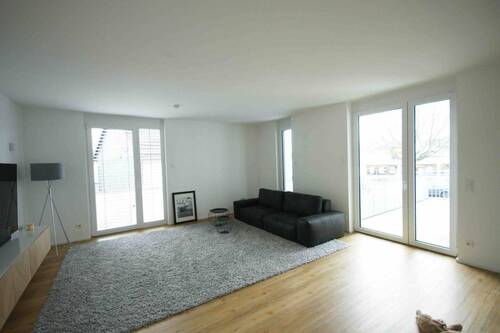 Wohnzimmer - Mehrfamilienhaus, Wohnhaus mit 715,00 m&sup2; in Langenfeld zum Kaufen