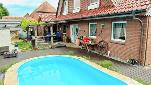 Garten mit Pool - 9 Zimmer Einfamilienhaus zum Kaufen in Hagenburg