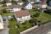 Luftbild Garten Süden/Westen - 7 Zimmer Mehrfamilienhaus, Wohnhaus zum Kaufen in Gottmadingen