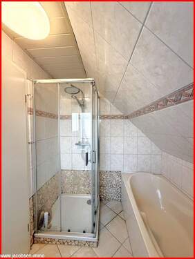 Badezimmer im Dachgeschoss - 
