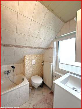 Badezimmer im Dachgeschoss - 