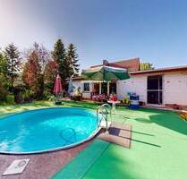 Bezugsfreies Einfamilienhaus mit großem Garten, Süd-Terrasse & Pool - Petershagen/Eggersdorf