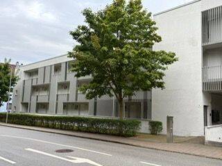 Wohnanlage Ansicht Straßenseite.JPG - Moderne 1-Zimmer-Studenten-Wohnung mit Balkon in Regensburg