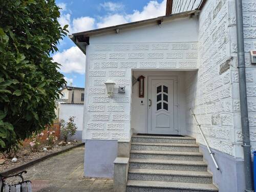 Hauseingang - 4 Zimmer Doppelhaushälfte in Harbke